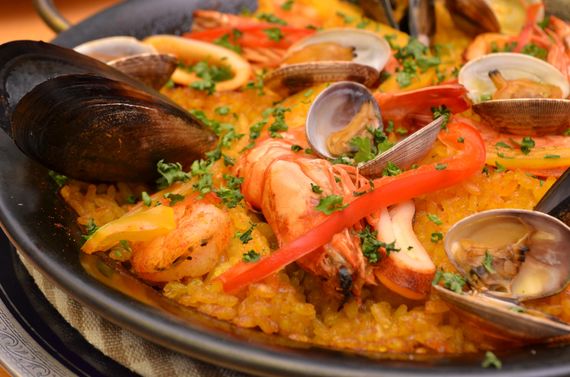 永山のスペイン料理店のパエリアをお召し上がりください
